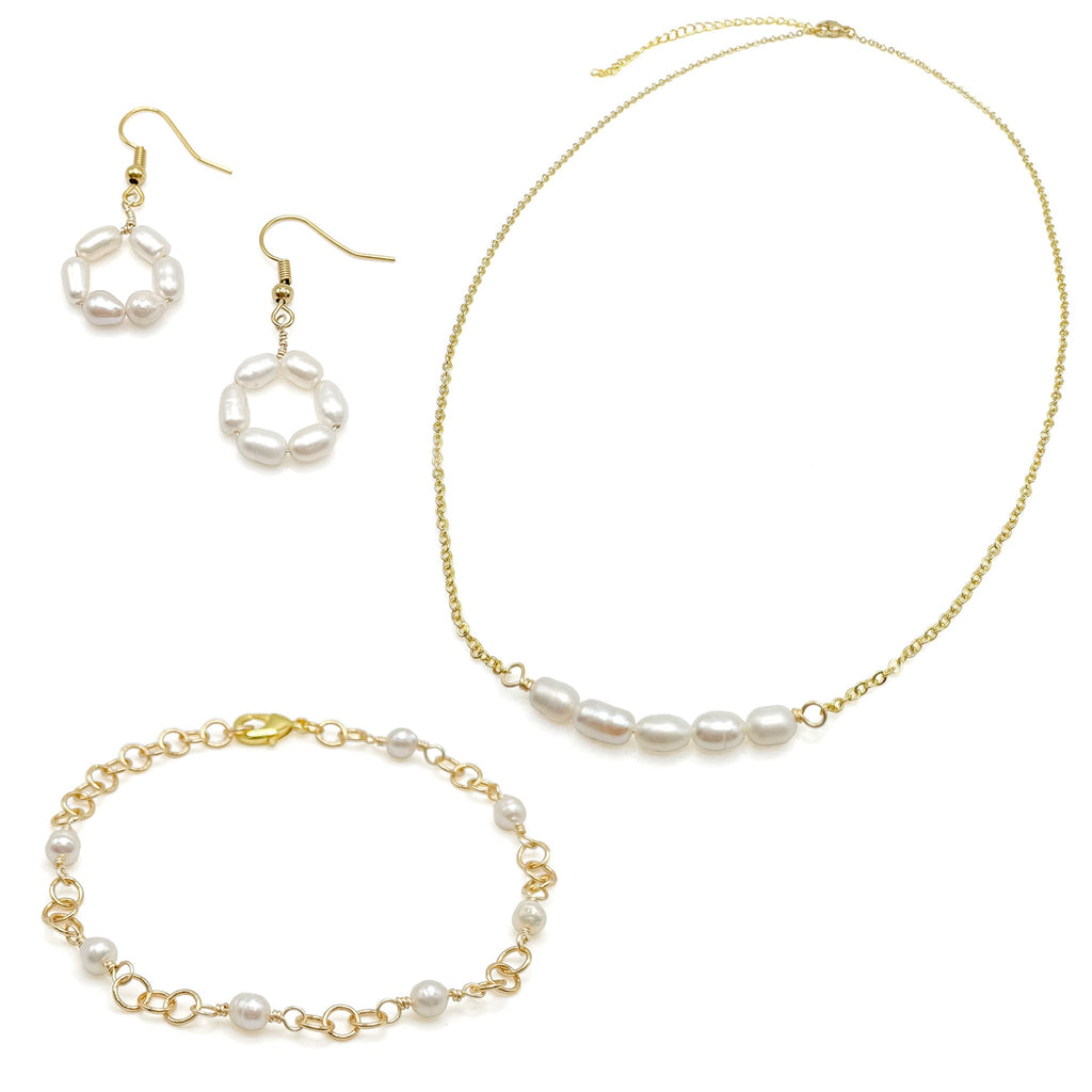 Aurora pearl and gold chain bracelet