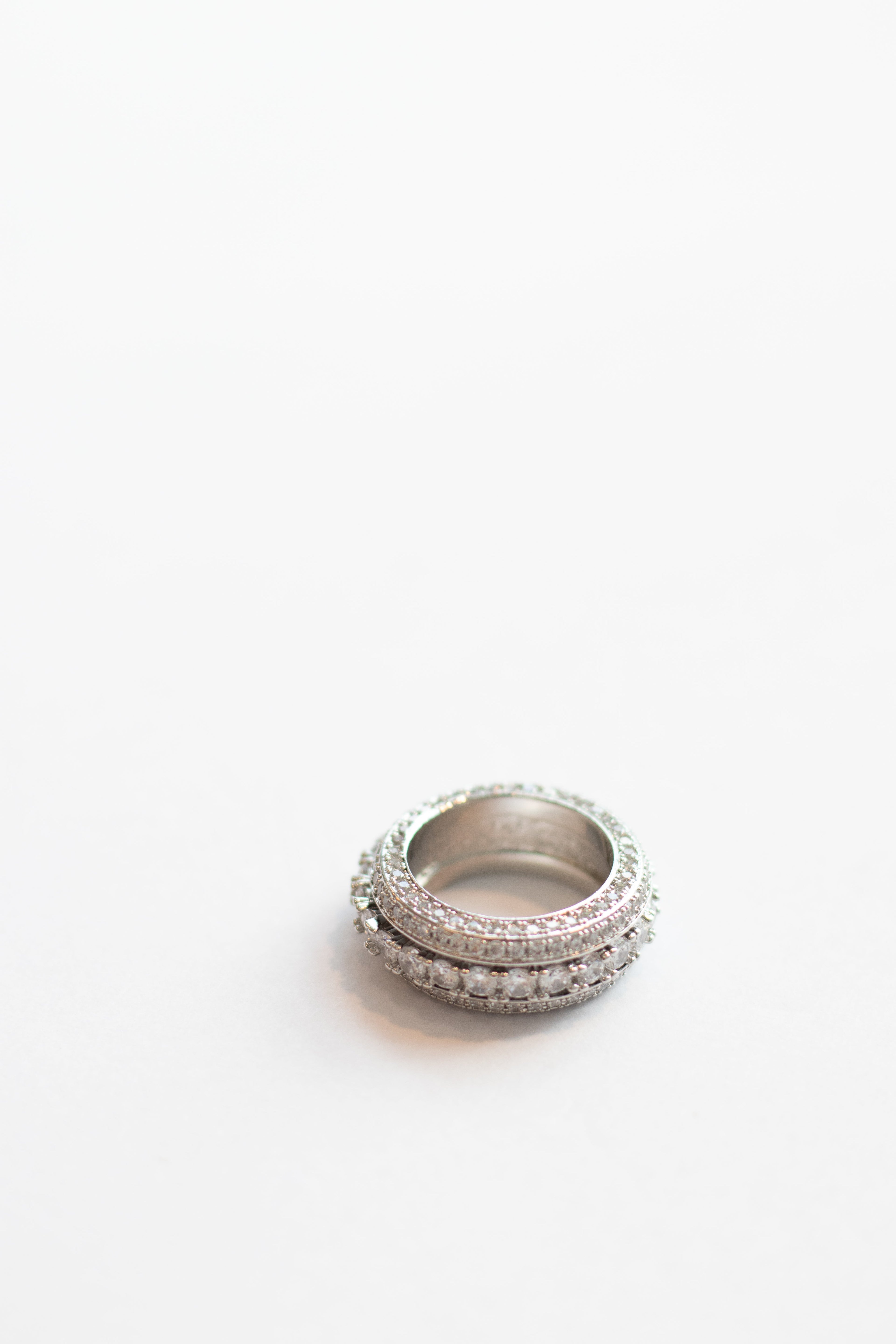 CENTER STAGE FIDGET SPINNER RING