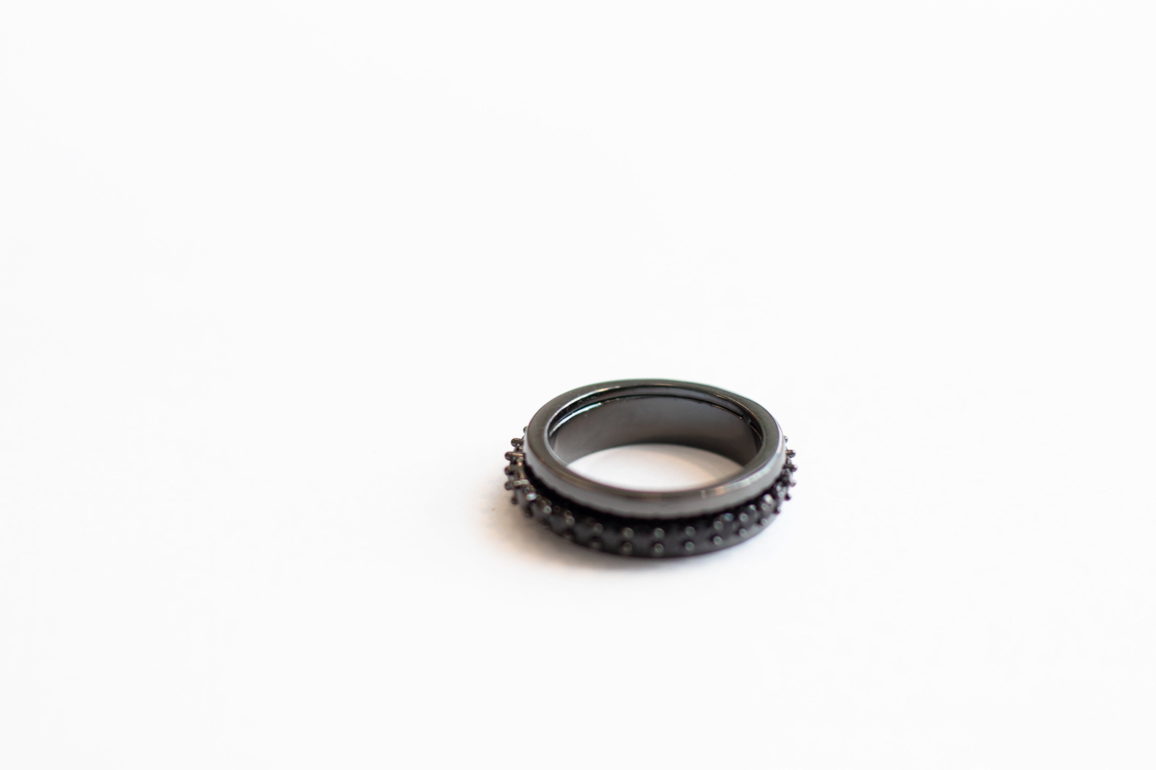 CENTER STAGE FIDGET SPINNER RING