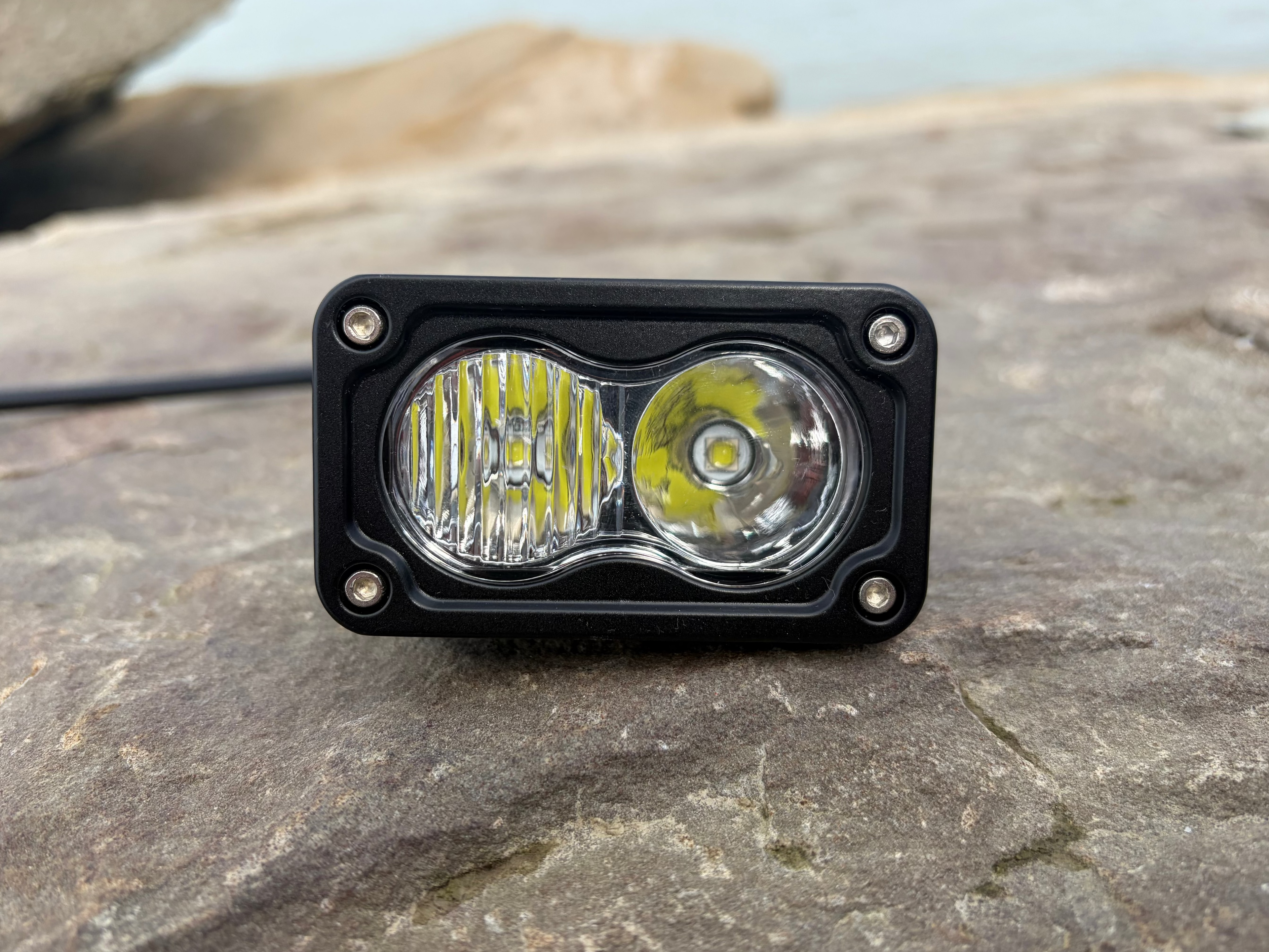 Universal Battery Powered Baja Light